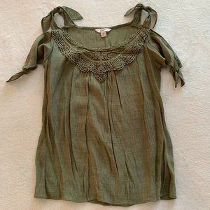 Green Off-The -Shoulder Crochet Top